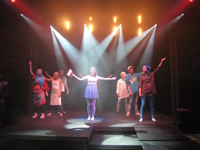 329532_2563797413766_42693606_o