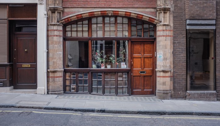 Asiakaspalvelija ja kiitos, Aasiakaspalvelun Aatelia, Karoliina Kauhanen