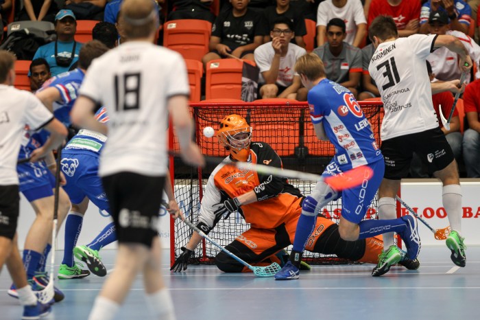 Salibandy - Classic vs. TPS